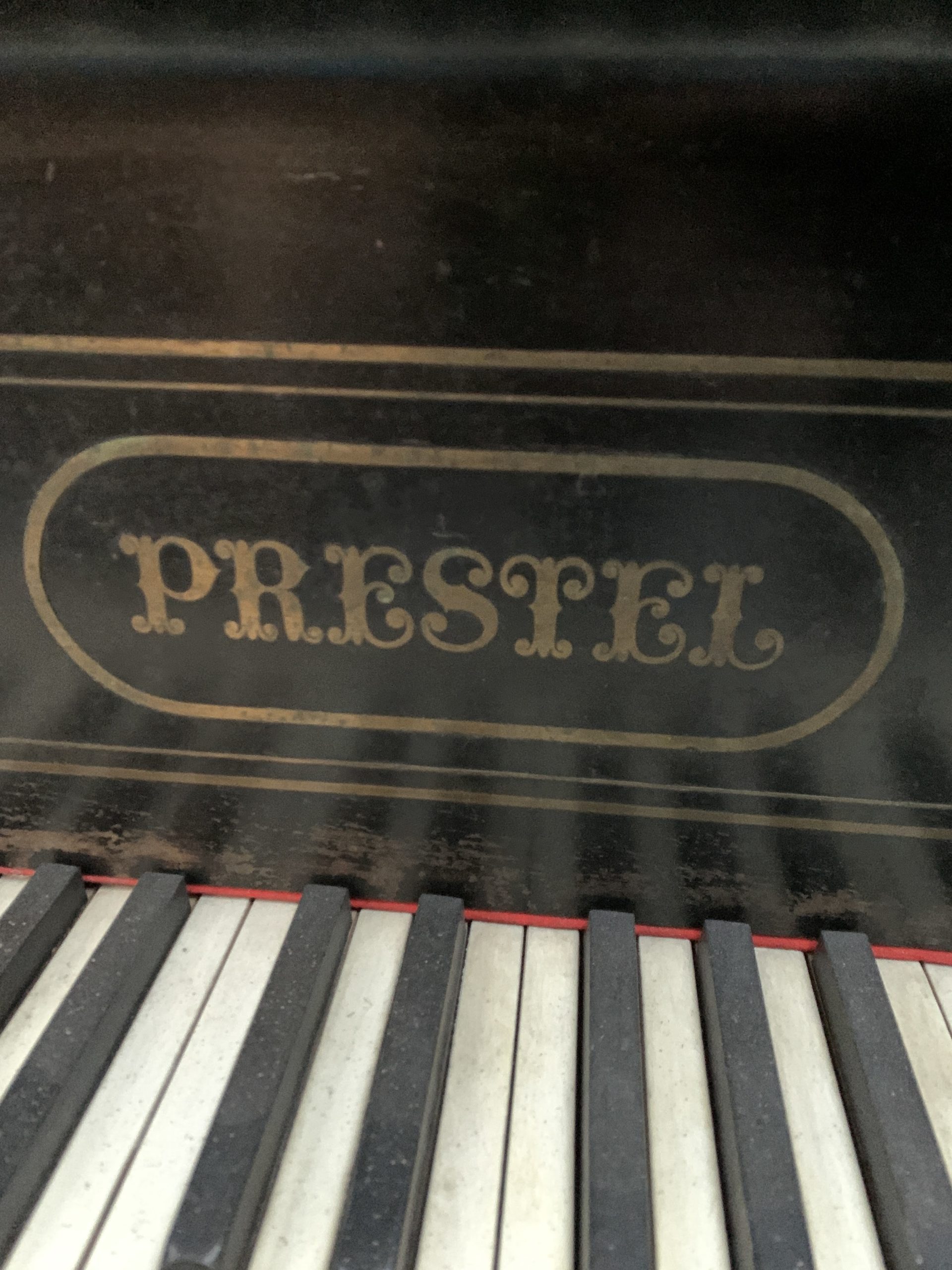 Petit piano droit – L' atelier de Mr Jacques