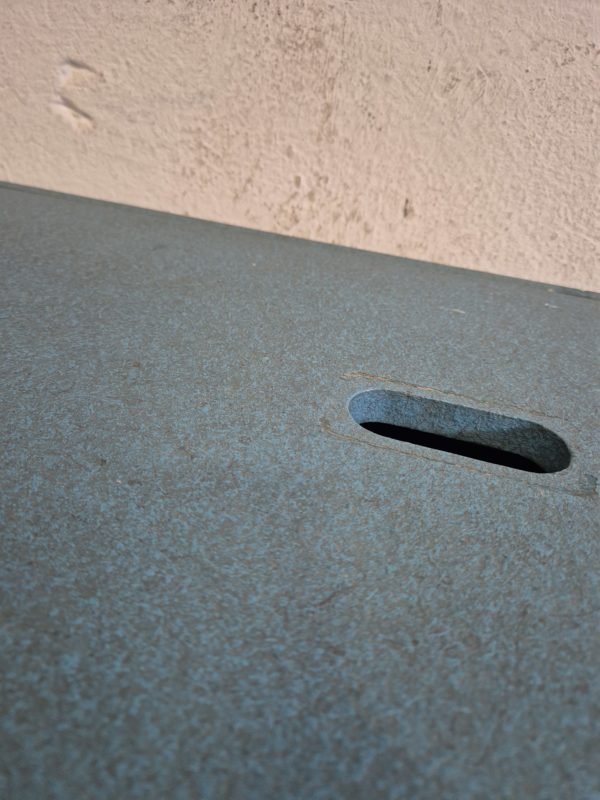 Table triangulaire avec rangement – Image 5
