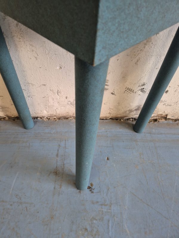 Table triangulaire avec rangement – Image 7