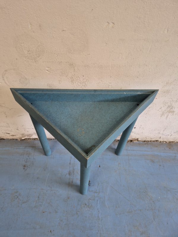 Table triangulaire avec rangement – Image 9
