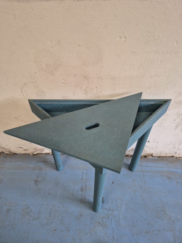Table triangulaire avec rangement – Image 10