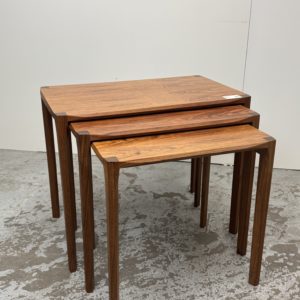 Tables gigognes