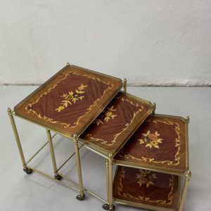 Tables gigognes