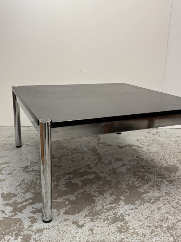 Table USM – Image 3