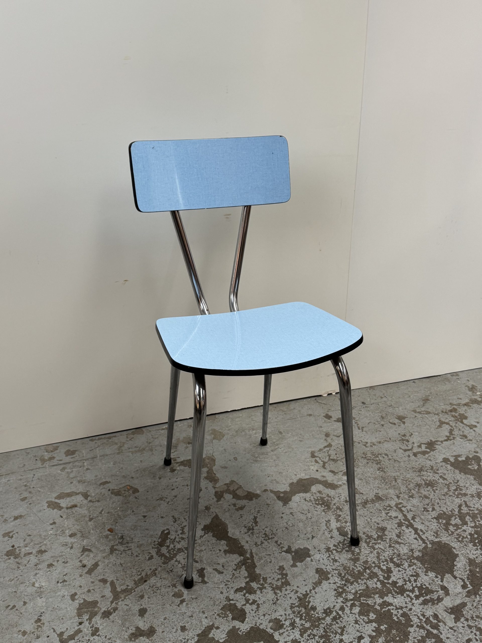 Chaise en formica