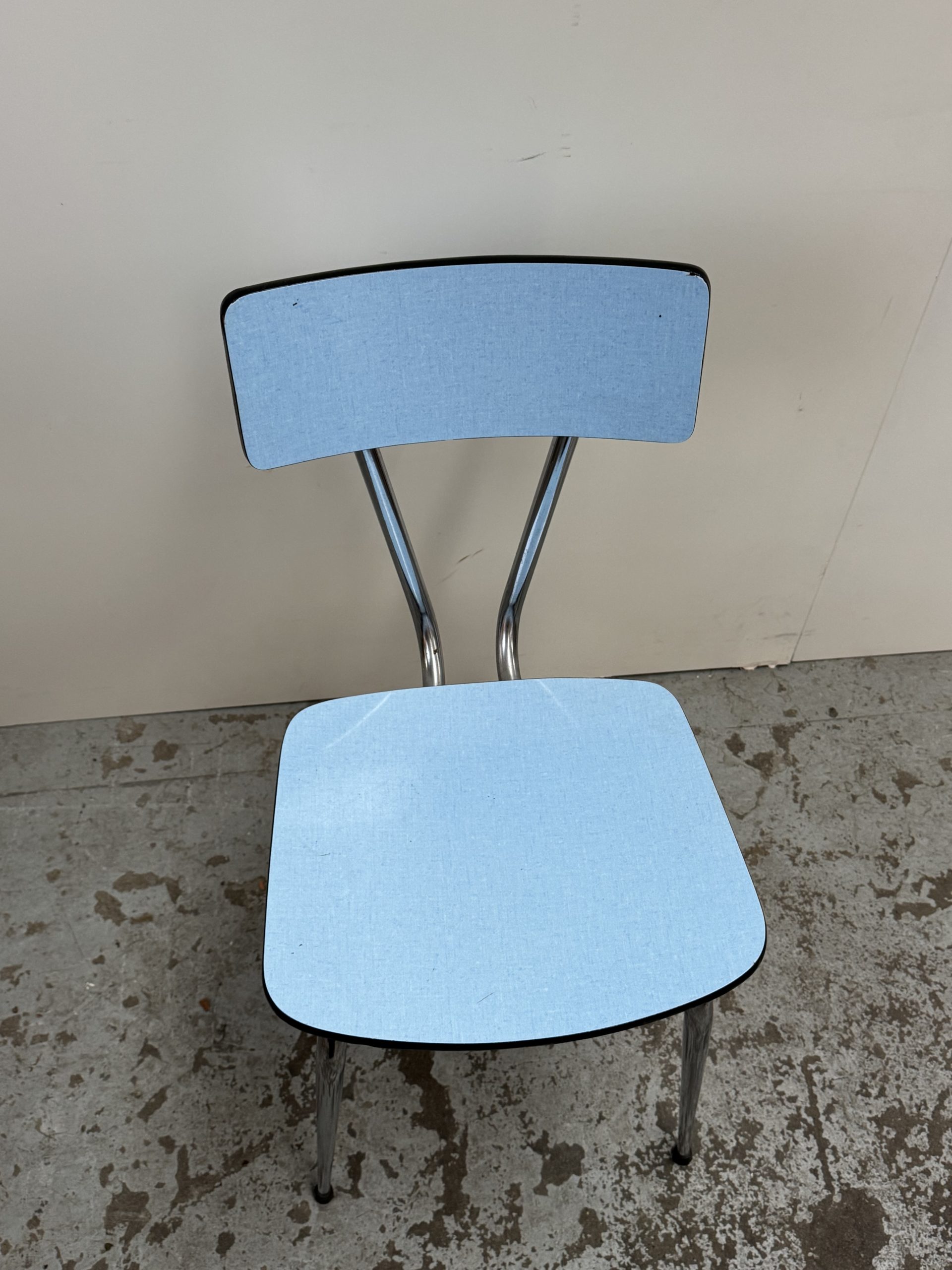 Chaise en formica – Image 2