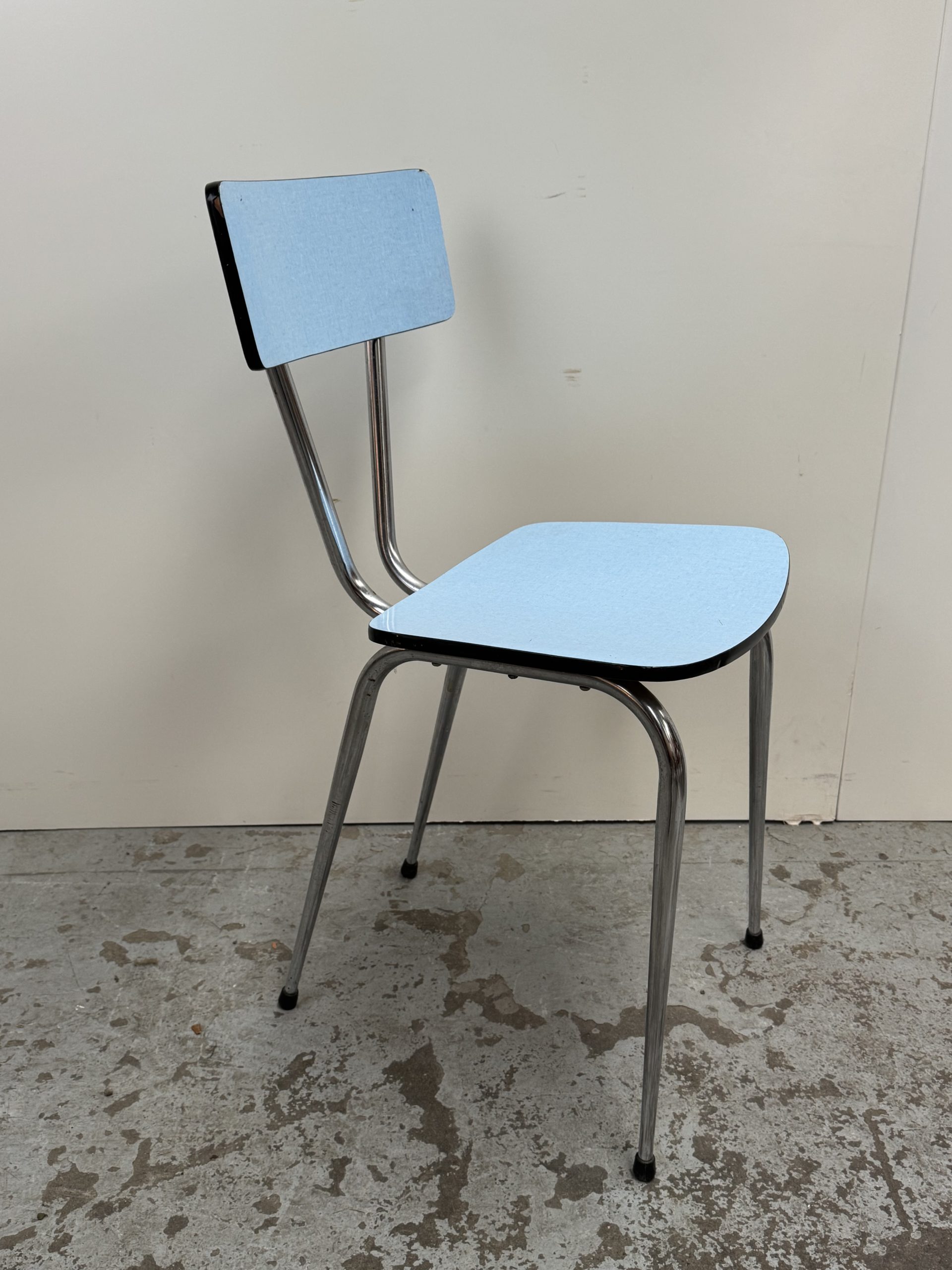 Chaise en formica – Image 3