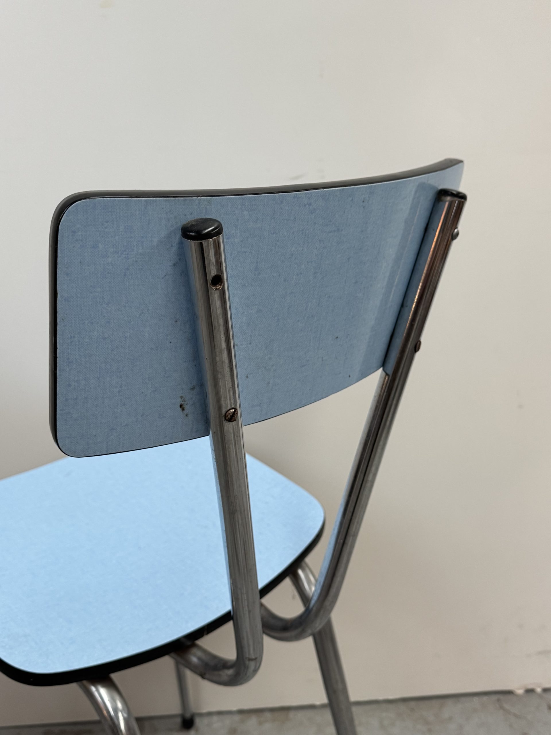 Chaise en formica – Image 7