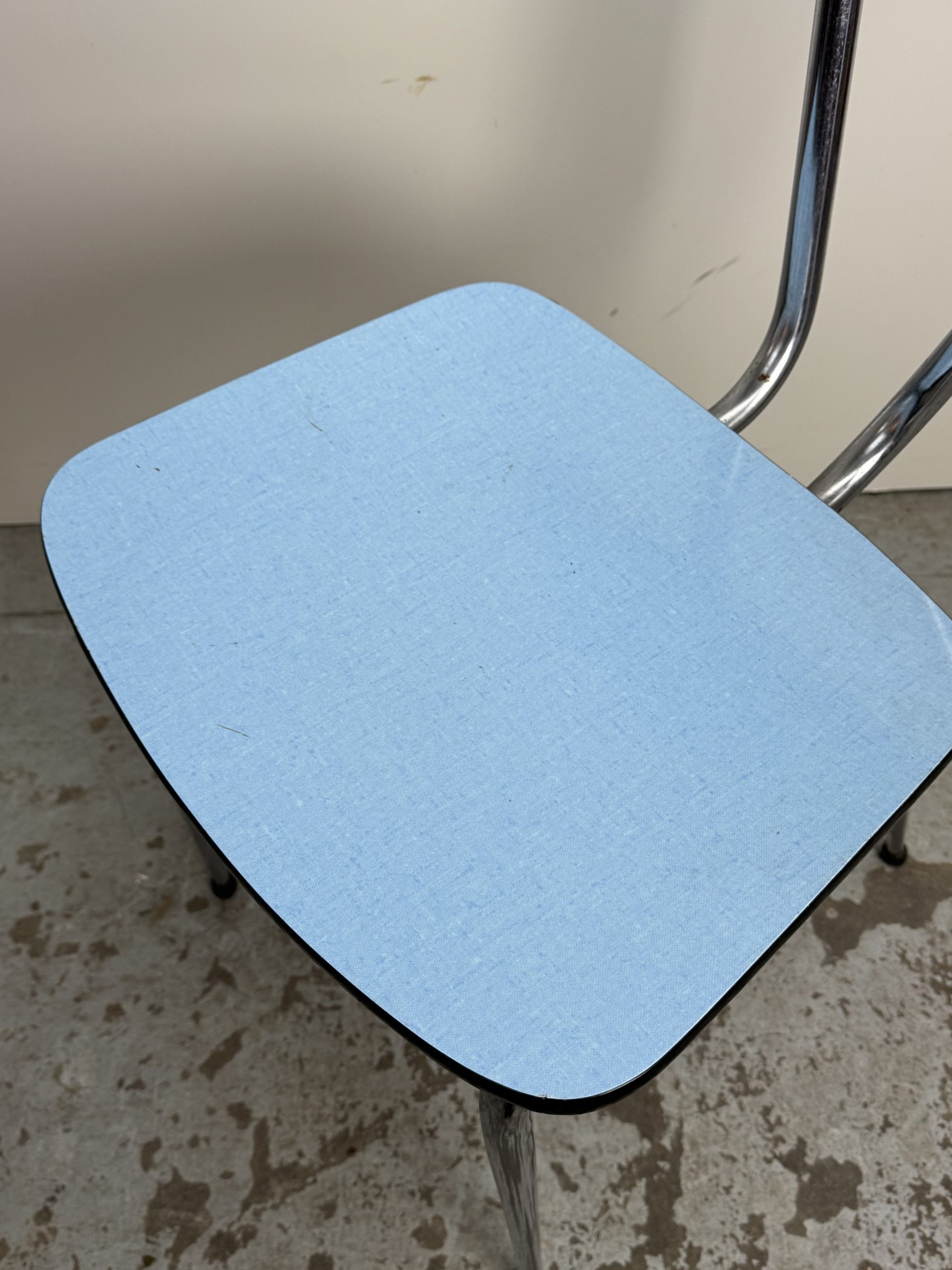 Chaise en formica – Image 8