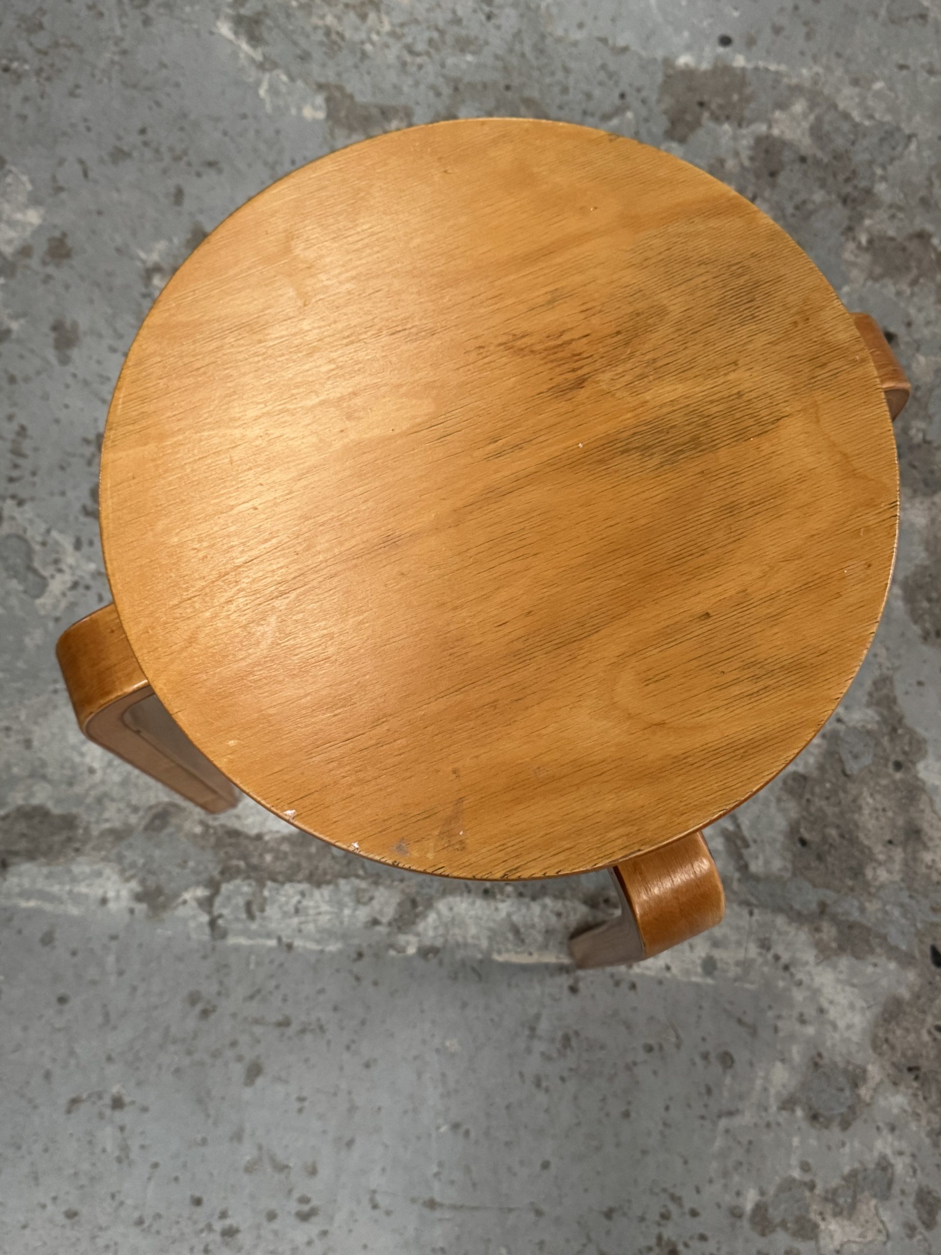 Tabouret attribué à Alvar Aalto – Image 2