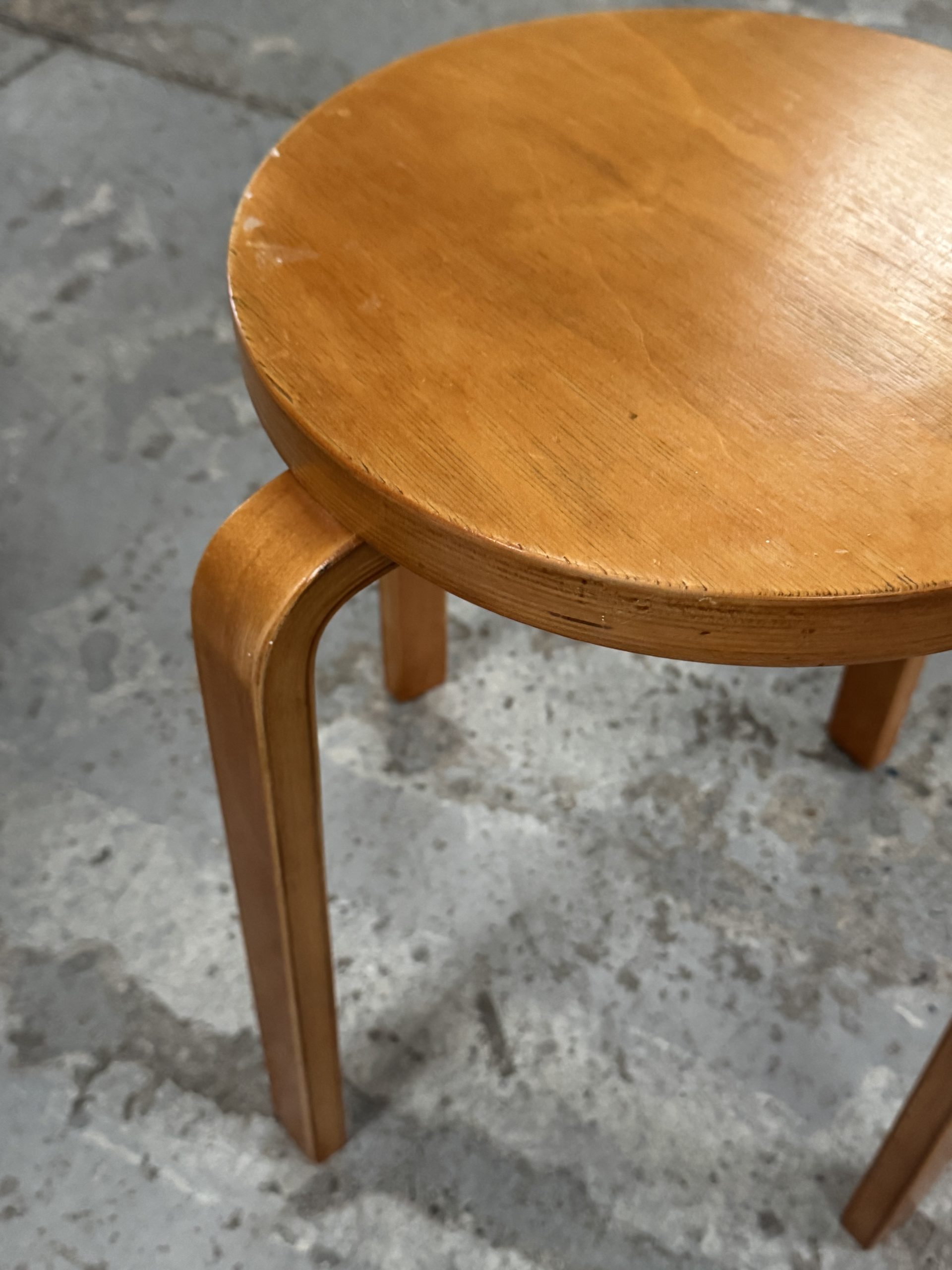 Tabouret attribué à Alvar Aalto – Image 3
