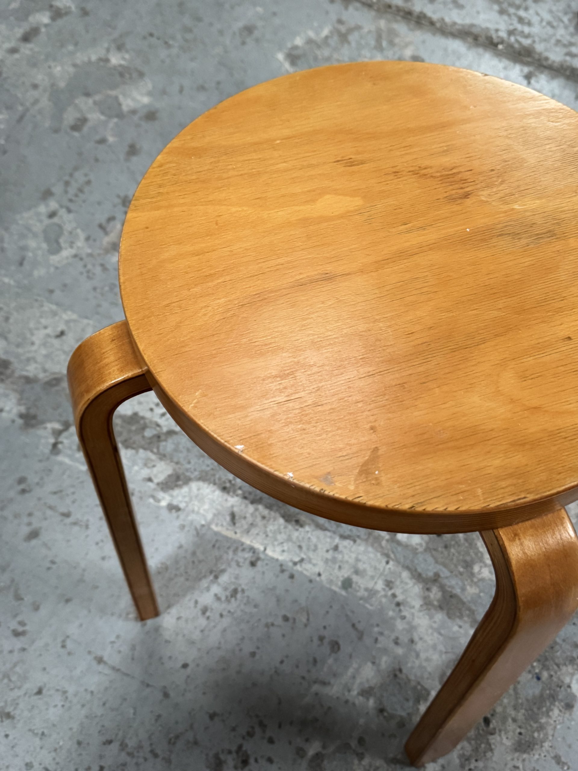 Tabouret attribué à Alvar Aalto – Image 4
