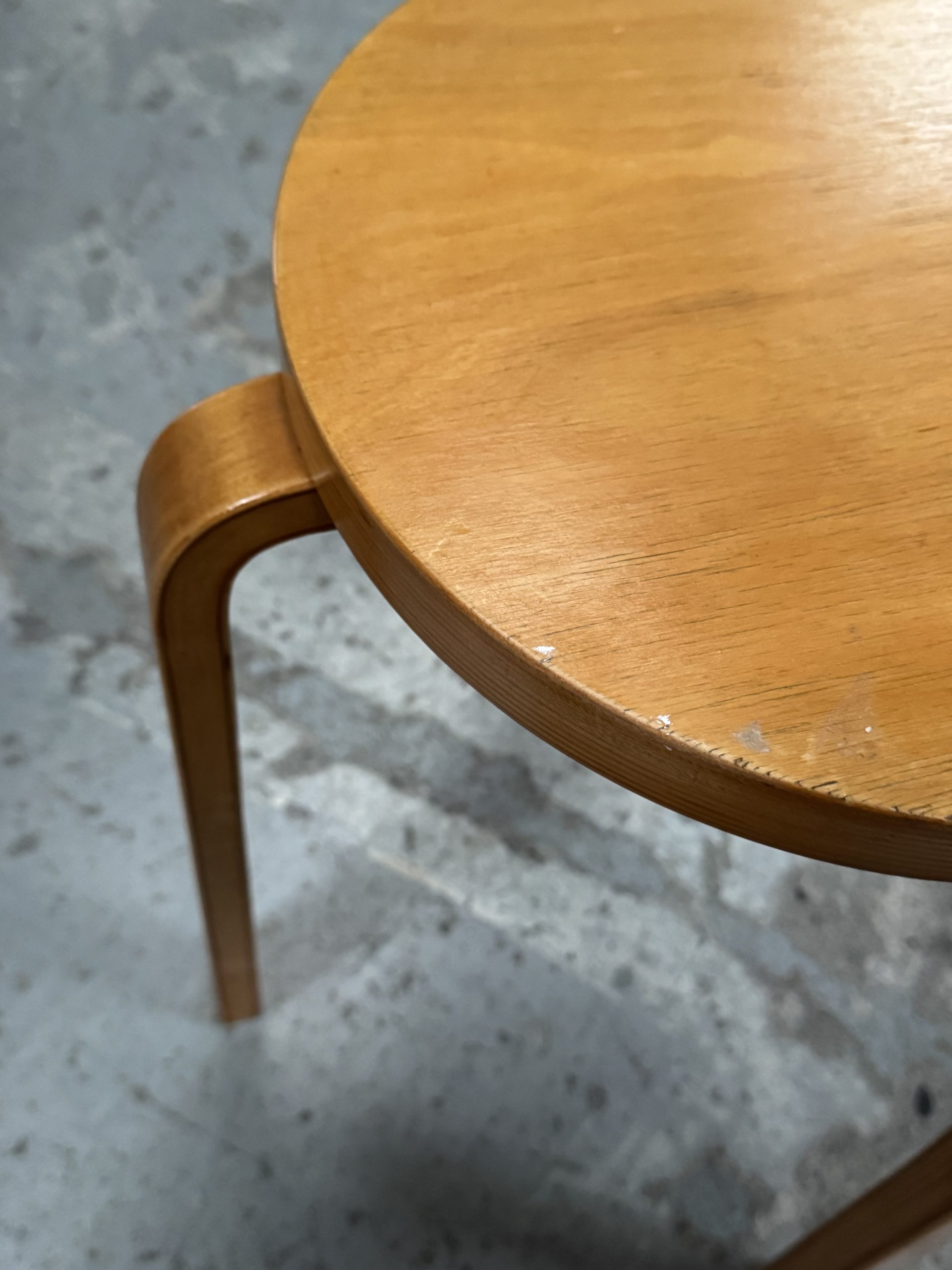 Tabouret attribué à Alvar Aalto – Image 5