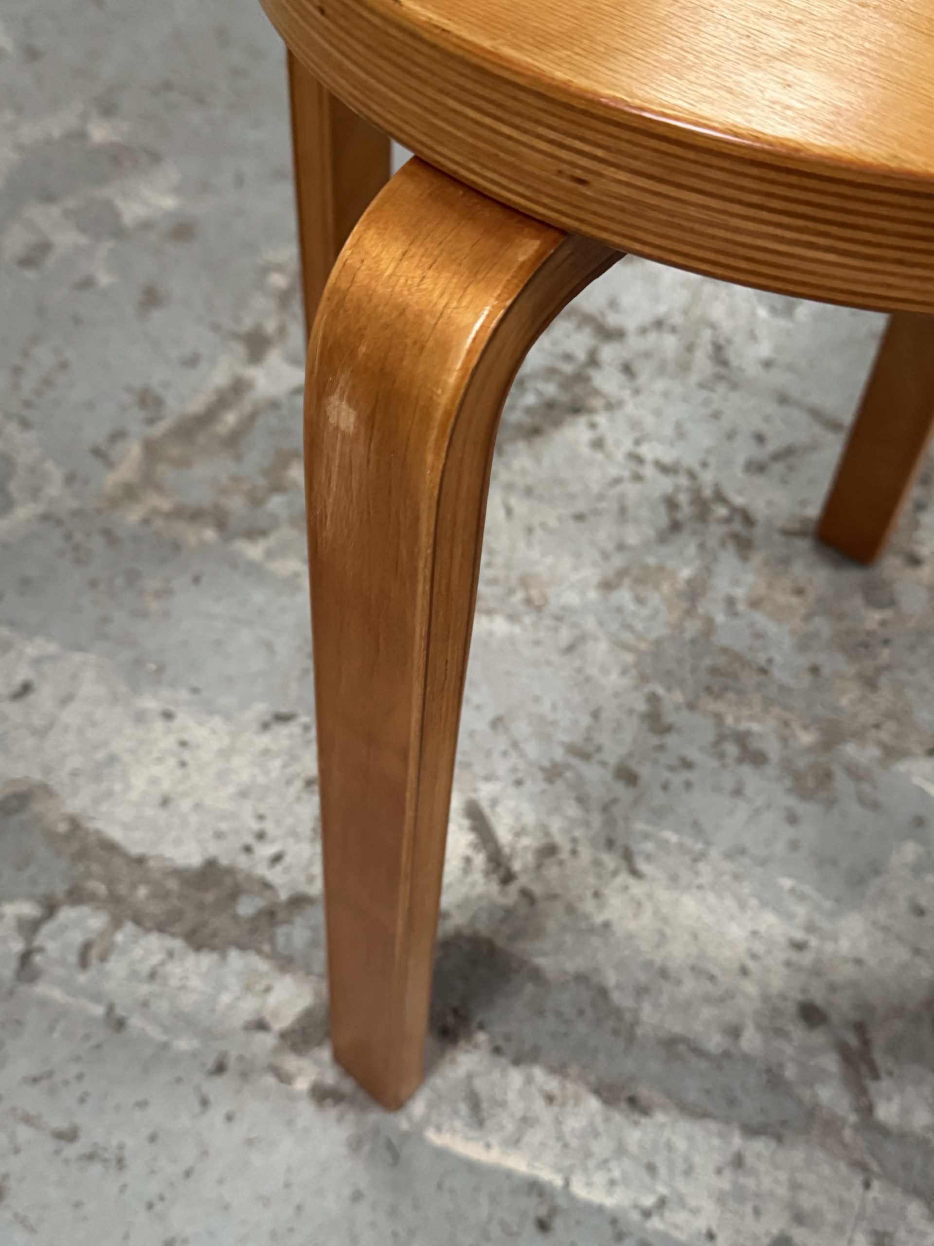 Tabouret attribué à Alvar Aalto – Image 6
