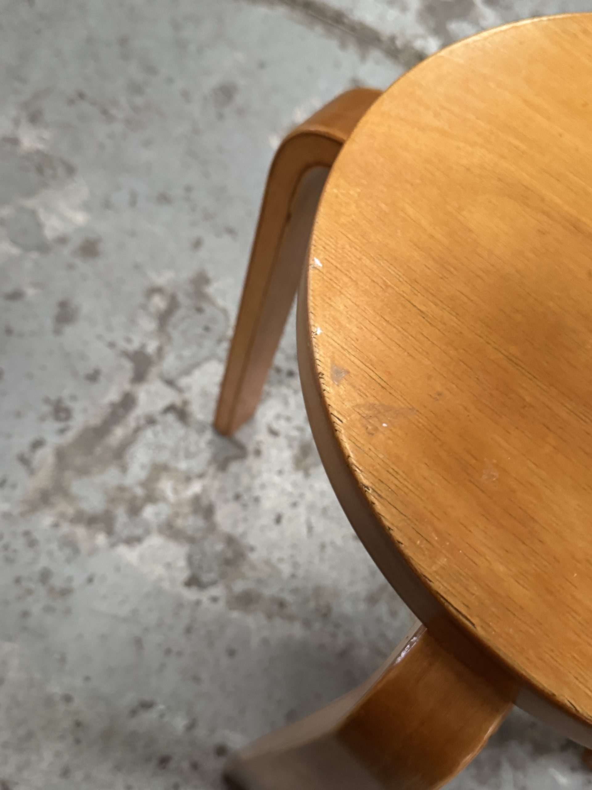 Tabouret attribué à Alvar Aalto – Image 9
