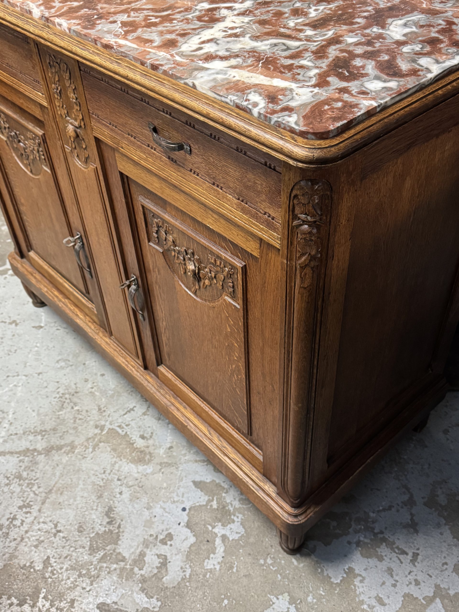 Buffet en marbre – Image 10