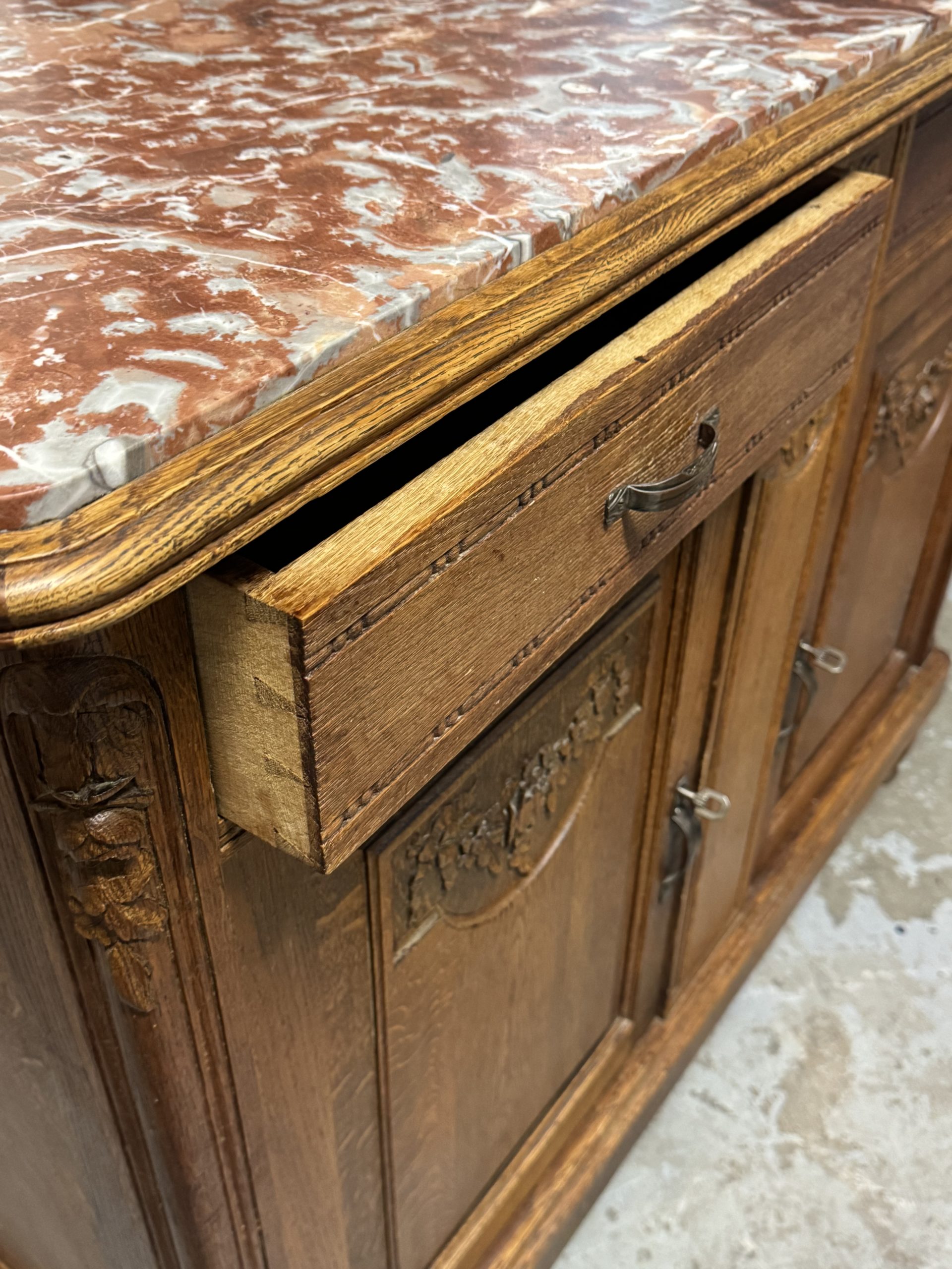 Buffet en marbre – Image 8