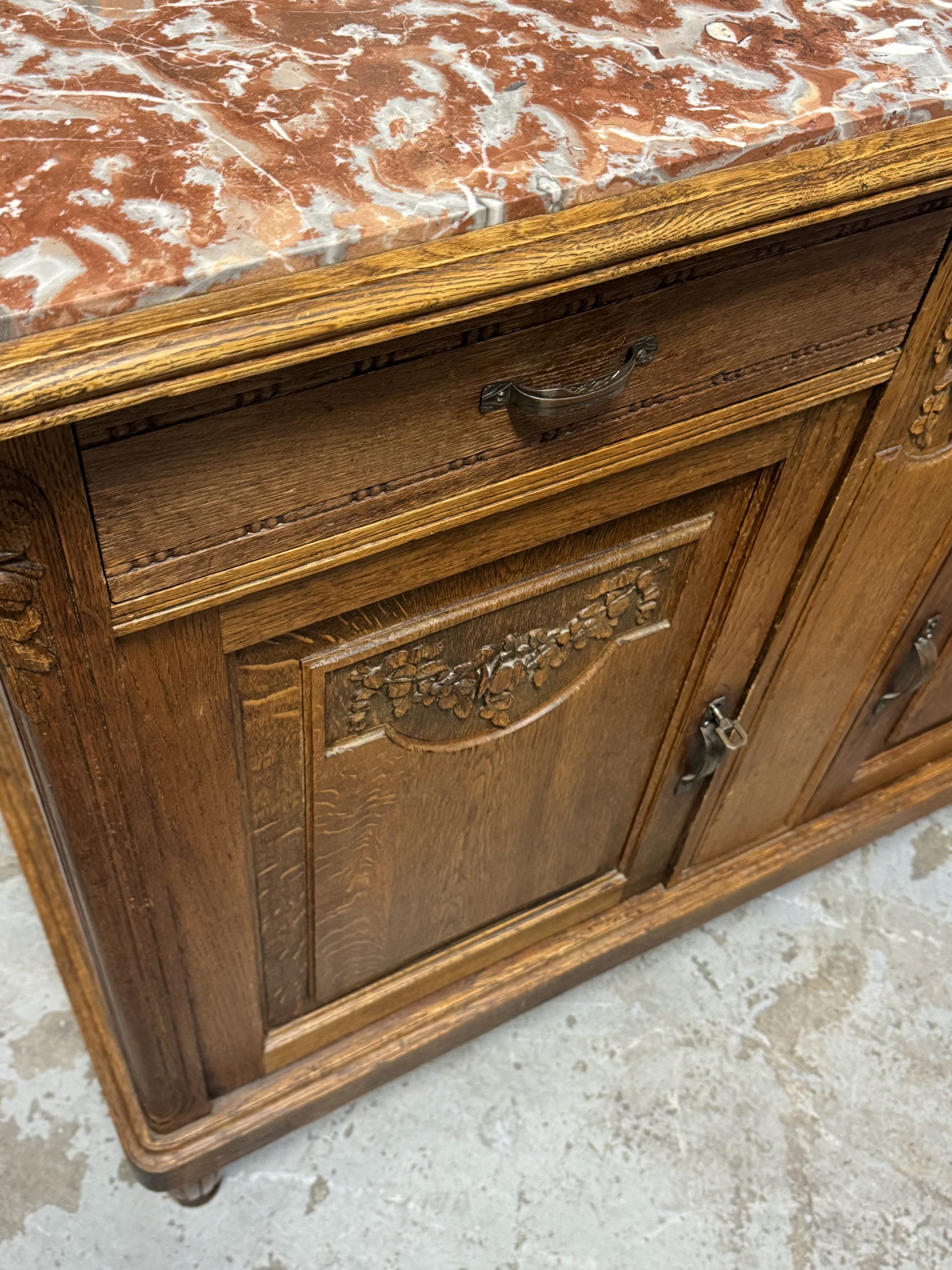 Buffet en marbre – Image 4